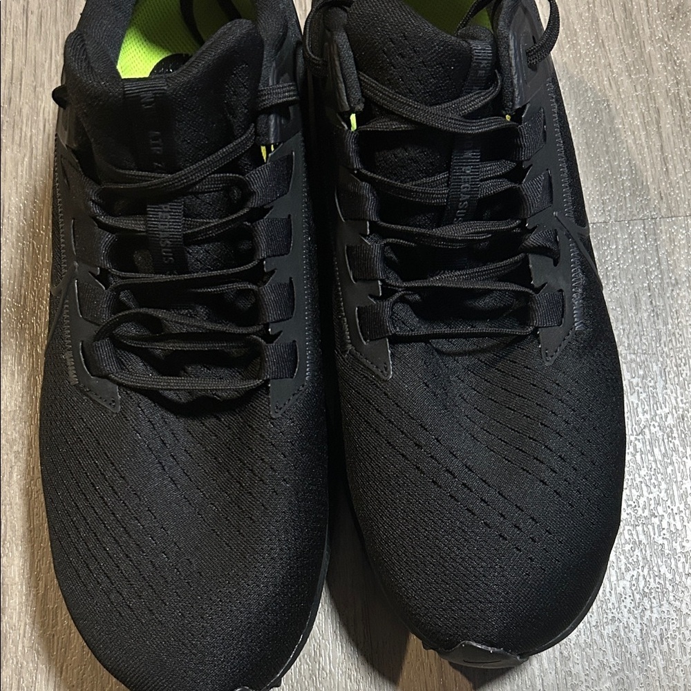 Nike Air Zoom Pegasus 38 Black Athletic Shoes - Picture 3 of 10